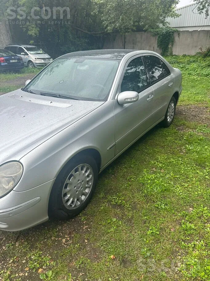 Mercedes-Benz E270 2005 photo 2