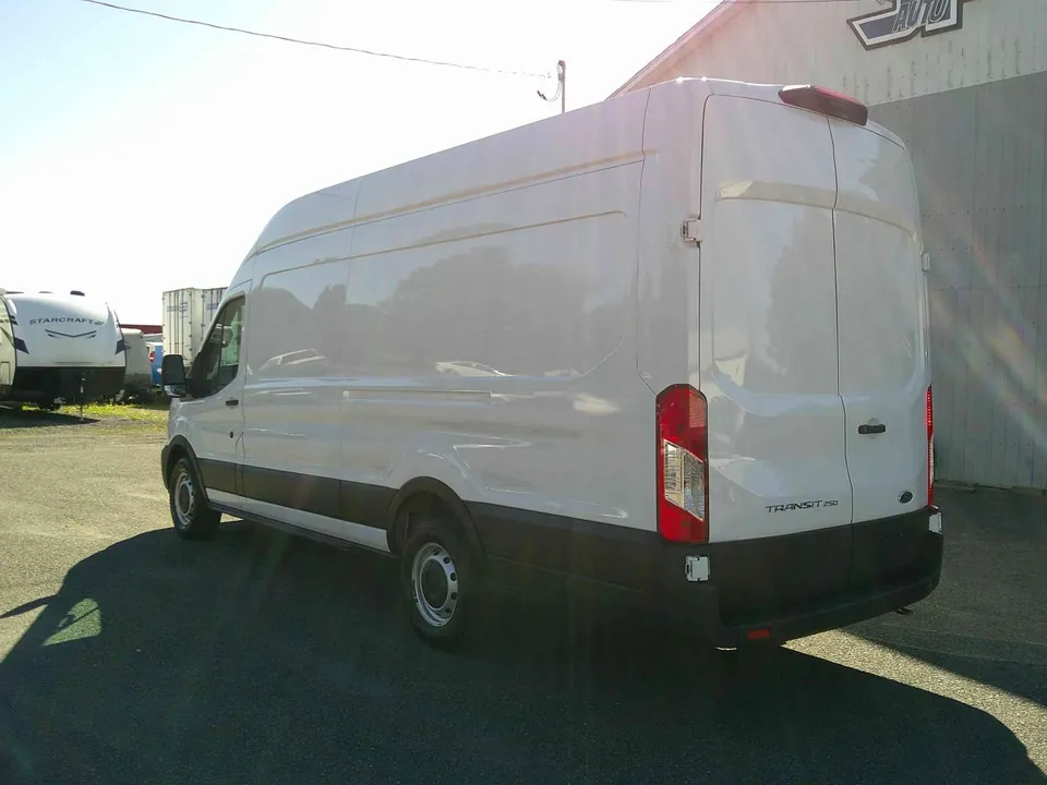 Ford Transit 2022 photo 3