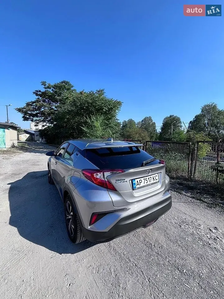 Toyota C-Hr 2019 photo 2