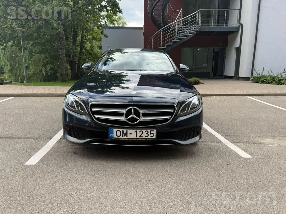 Mercedes-Benz E220 2016 photo 2
