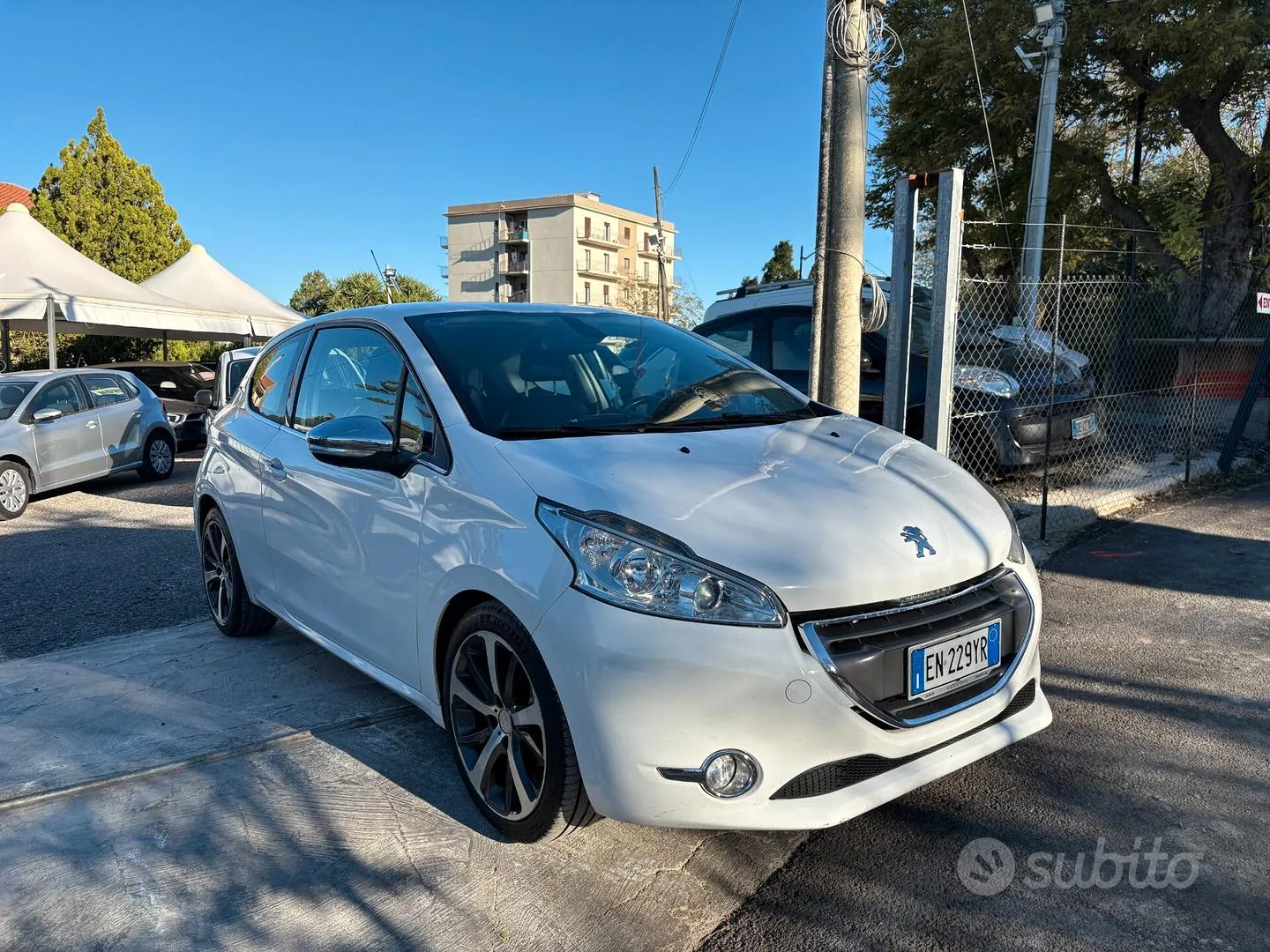 Peugeot 208 2012 photo 3