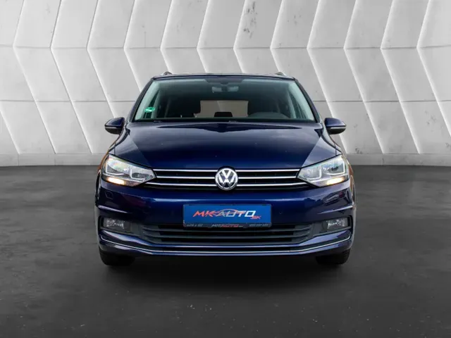Volkswagen Touran 2017 photo 2