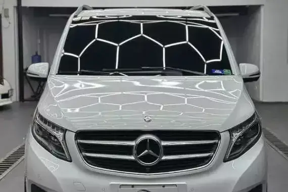 Mercedes-Benz V220D