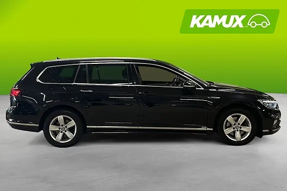 Volkswagen Passat 2022 photo 2
