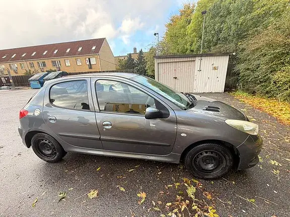 Peugeot 206 2010 photo 3