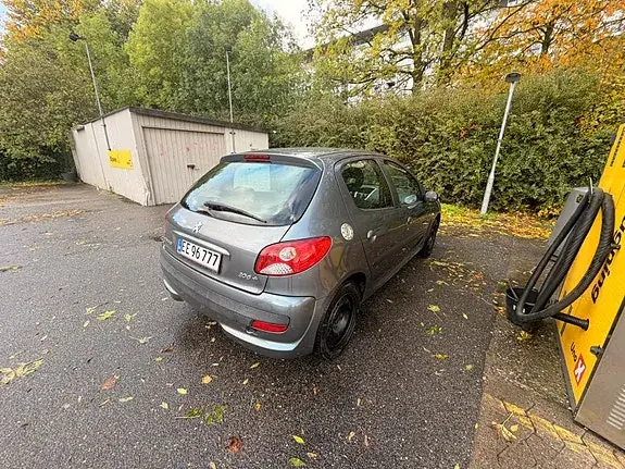 Peugeot 206 2010 photo 4