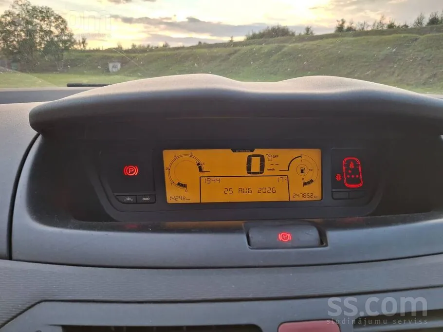 Citroen C4 Picasso 2010 photo 4