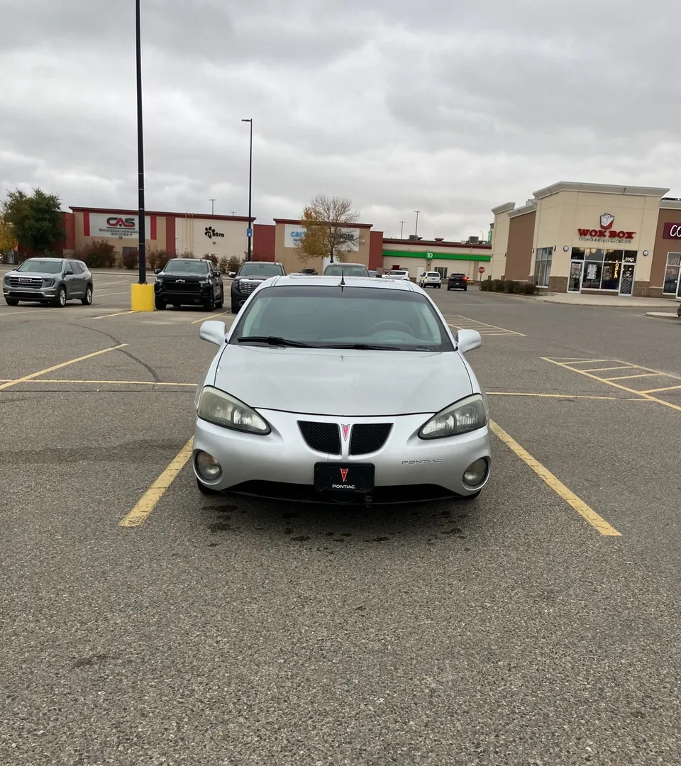 Pontiac Grand Prix 2004 photo 3