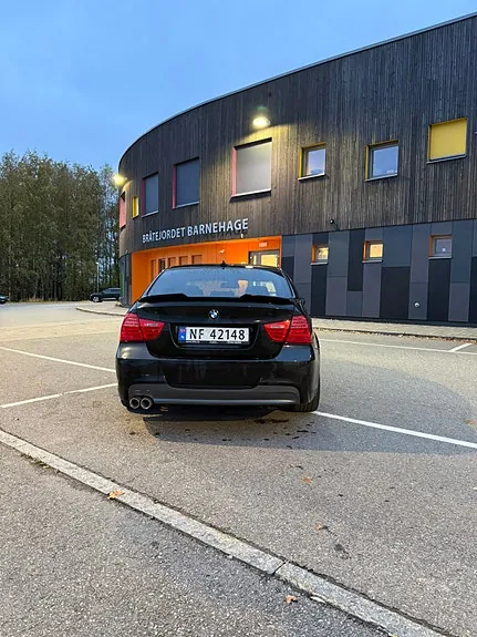 BMW 318D 2010 photo 4
