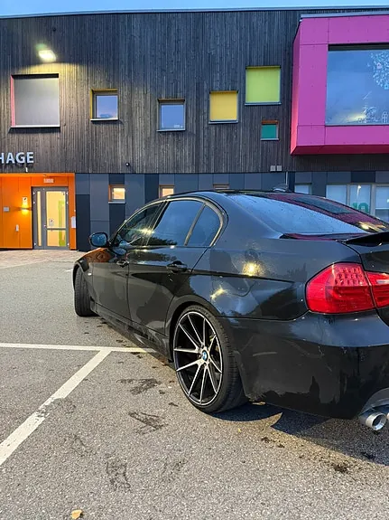 BMW 318D 2010 photo 5