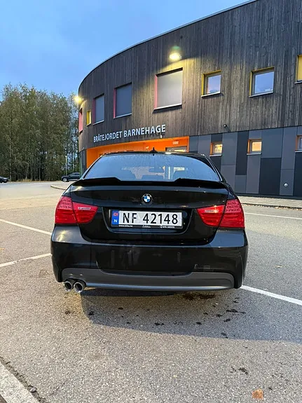 BMW 318D 2010 photo 3