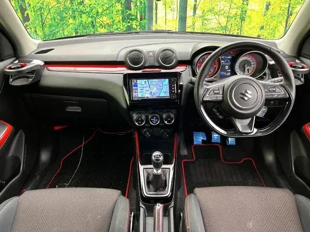 Suzuki Swift Sport 2021 photo 2