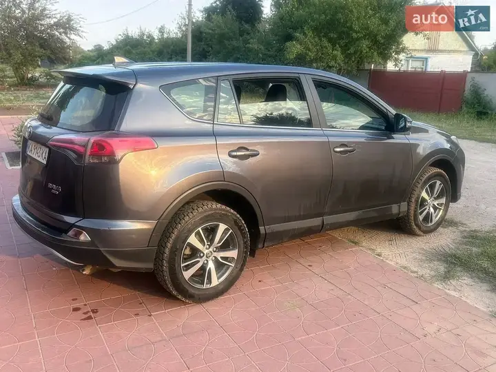 Toyota Rav4 2018 photo 4