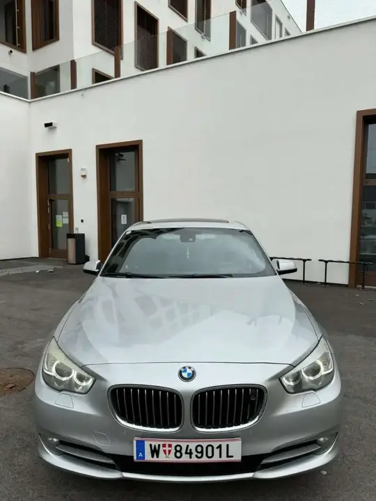 BMW 5 Series 2010 photo 2