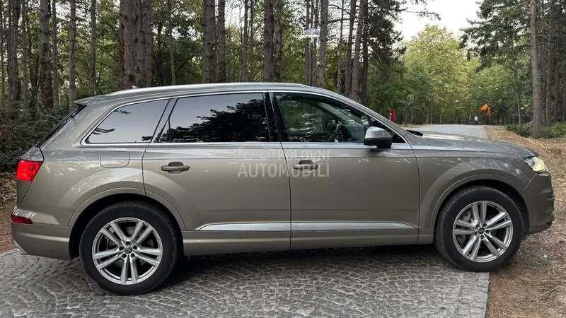 Audi Q7 2015 photo 2
