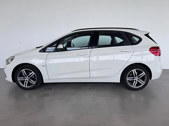 BMW 2 Series Active Tourer 2016 photo 2