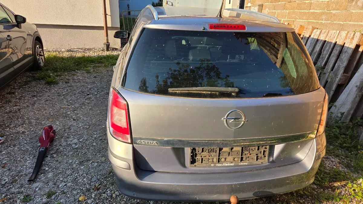 Opel Astra 2009 photo 3