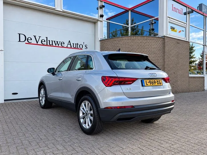 Audi Q3 2021 photo 2