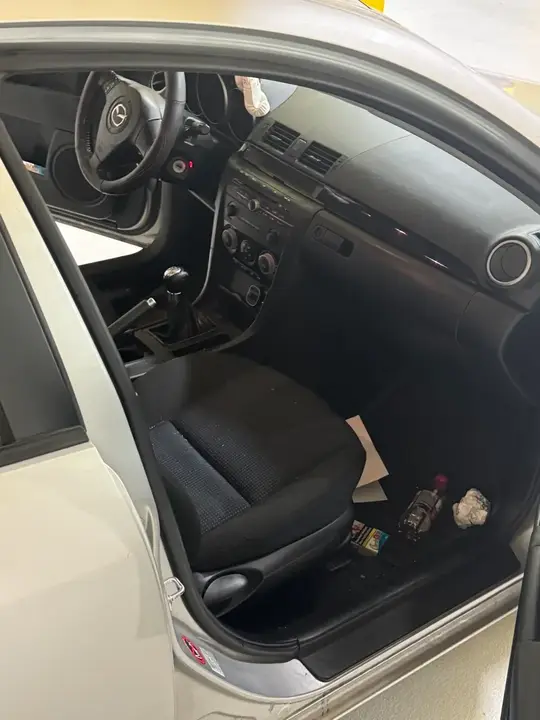 Mazda Mazda3 2004 photo 3