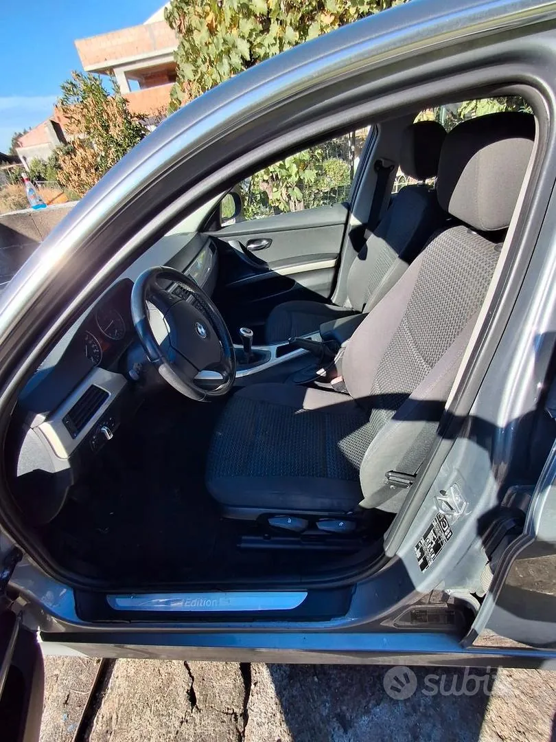 BMW 318D 2010 photo 4