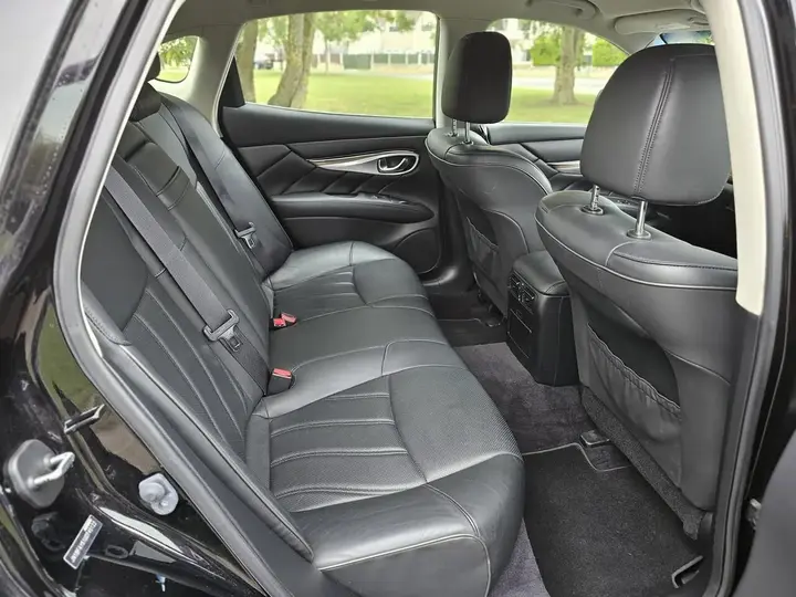 Infiniti Q70 2016 photo 5