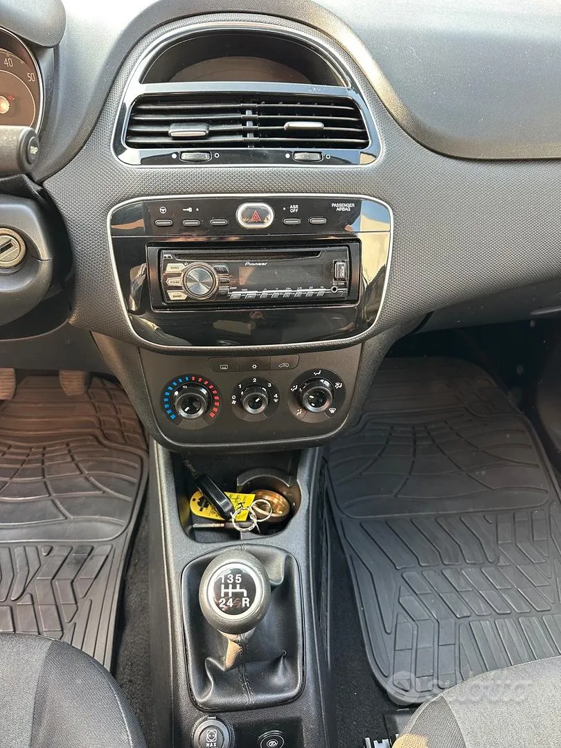 Fiat Punto 2015 photo 5