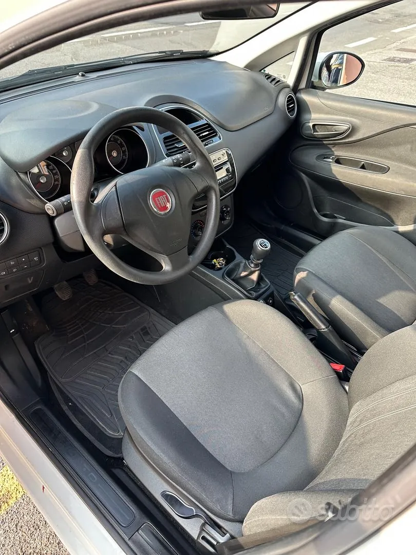 Fiat Punto 2015 photo 2