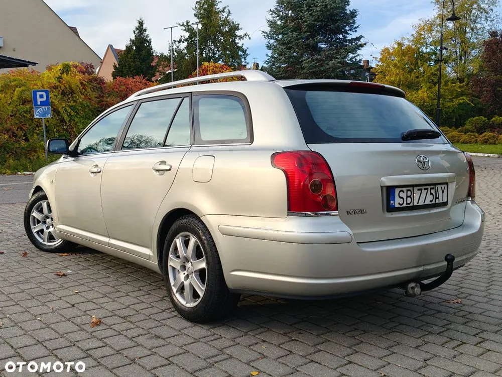 Toyota Avensis 2004 photo 3