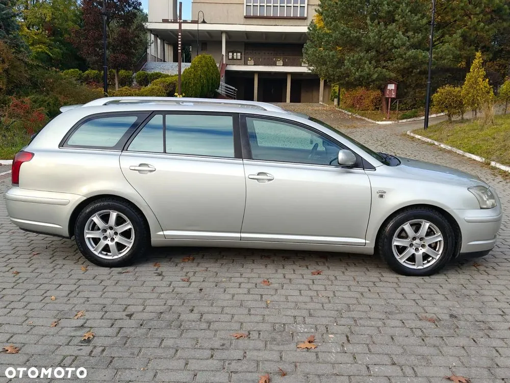 Toyota Avensis 2004 photo 5