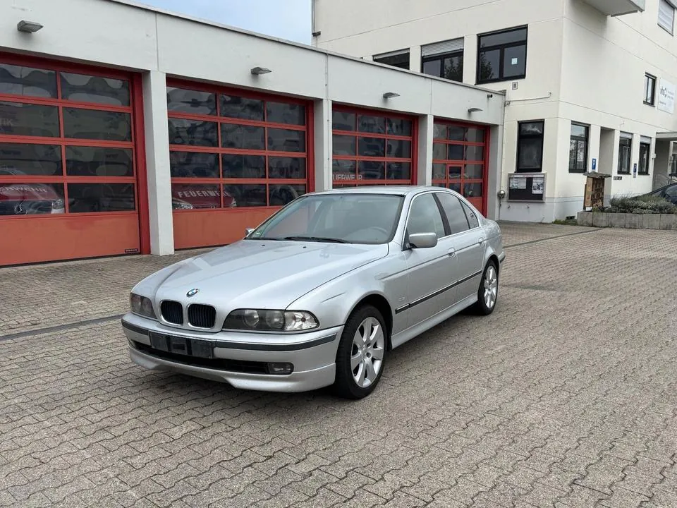 BMW 520I