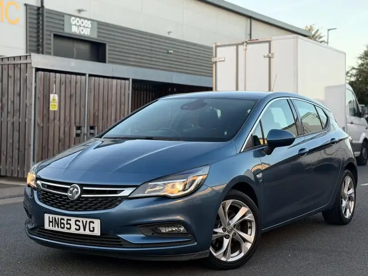 Vauxhall Astra 2015 photo 2