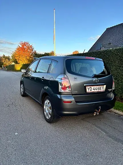 Toyota Corolla Verso 2006 photo 2