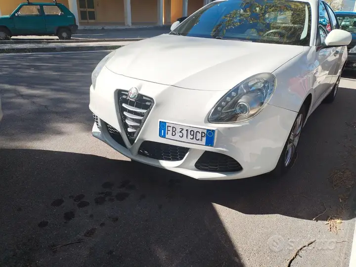 Alfa Romeo Giulietta 2015 photo 2