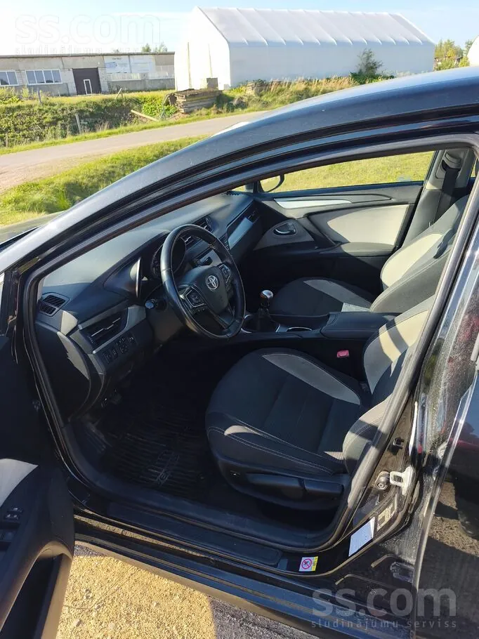 Toyota Avensis 2016 photo 2