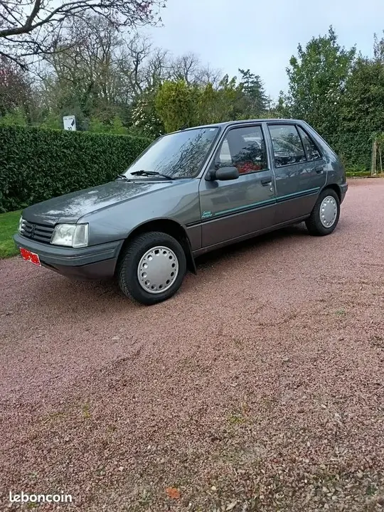 Peugeot 205