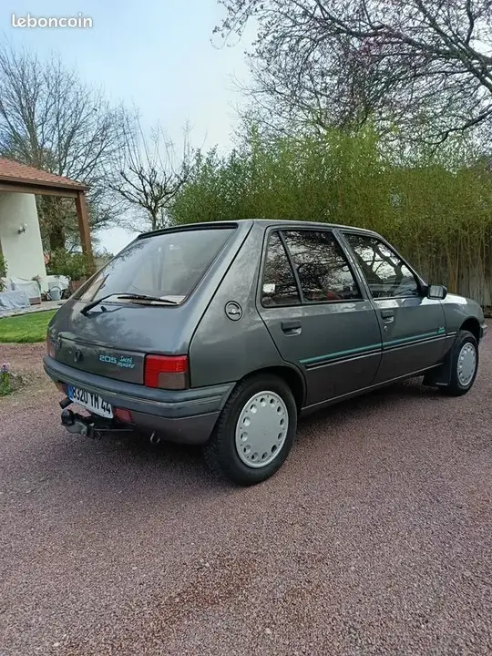 Peugeot 205 1994 photo 2
