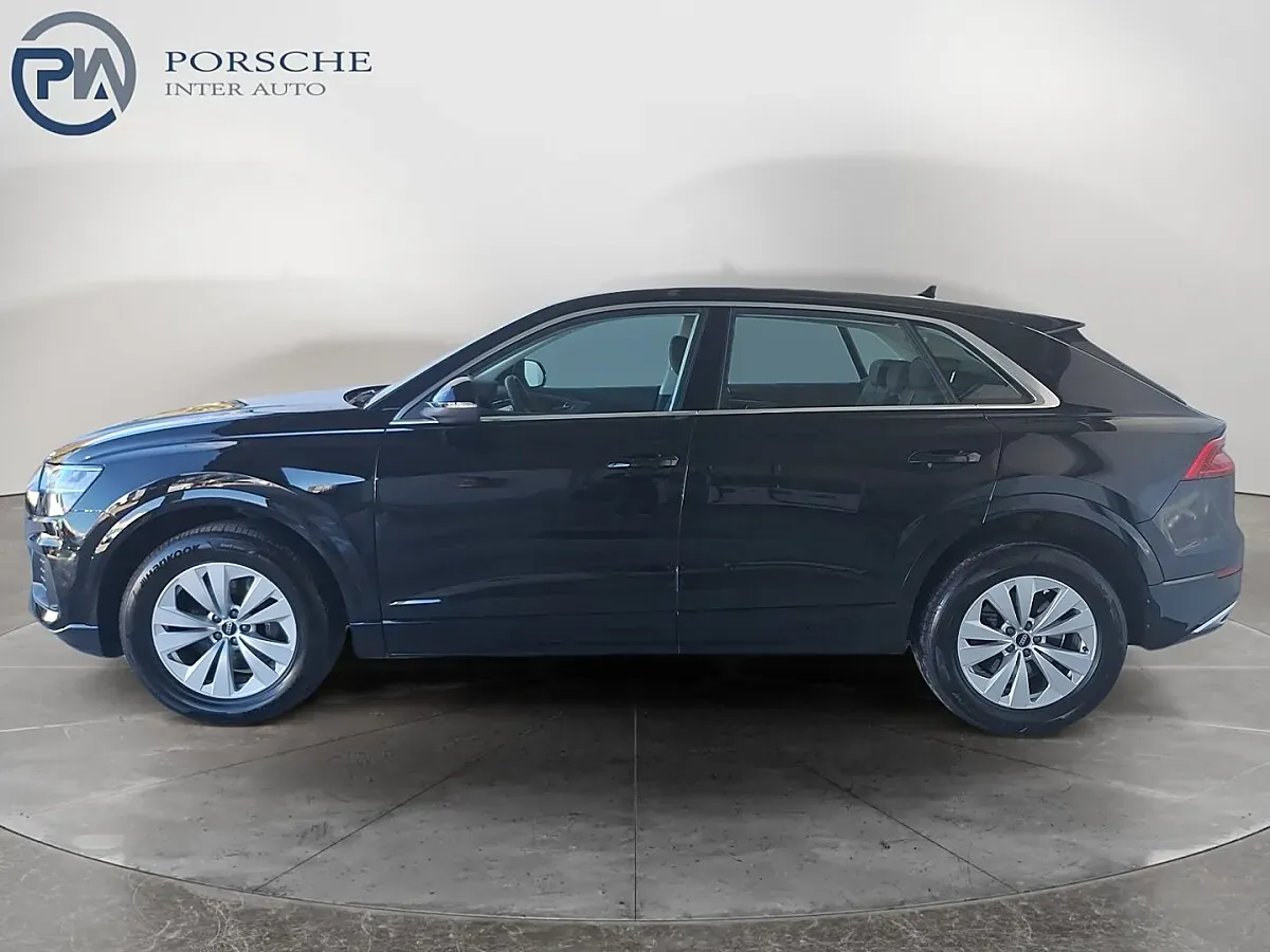 Audi Q8 2022 photo 2