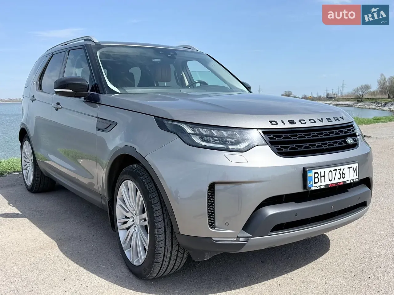 Land Rover Discovery 2017 photo 2