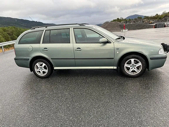 Skoda Octavia 2004 photo 4