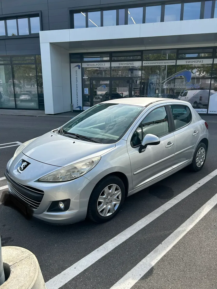 Peugeot 207 2009 photo 2
