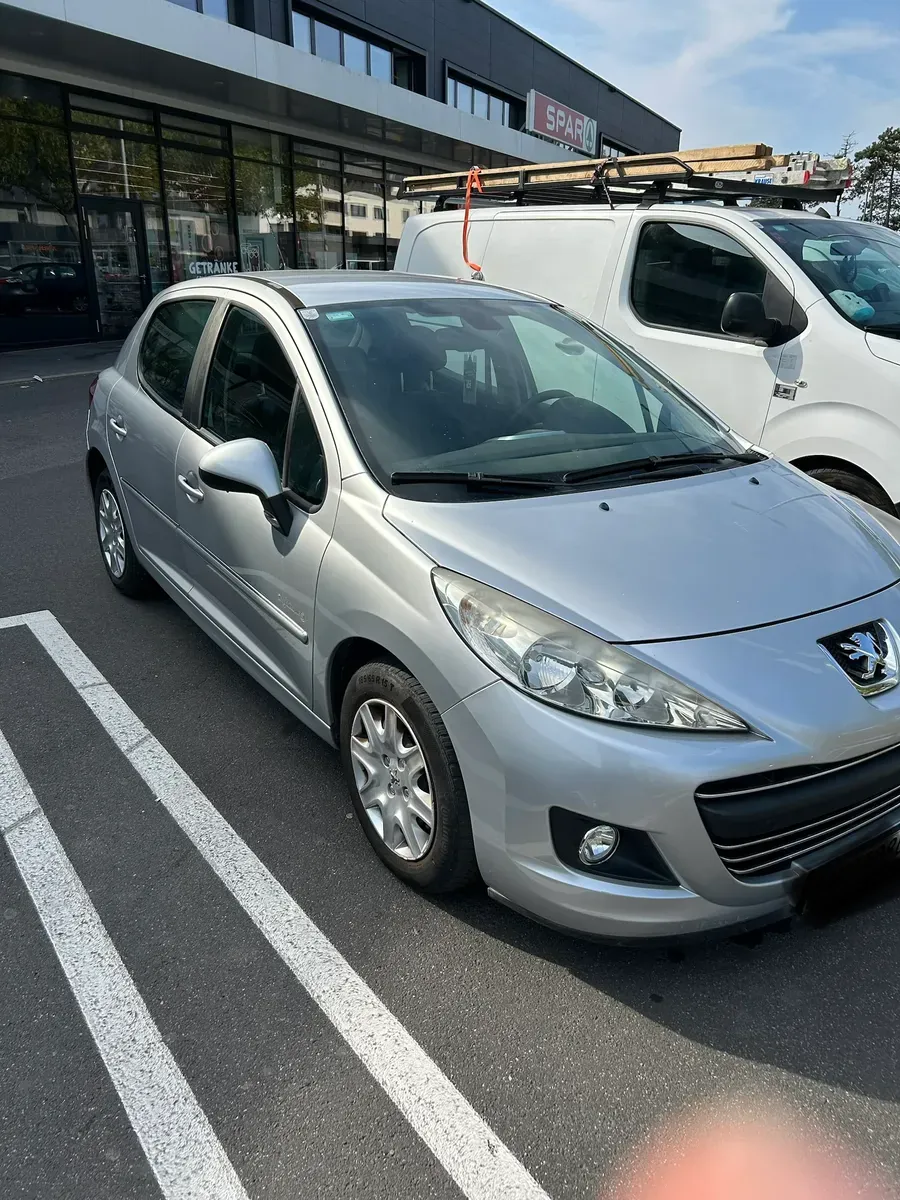 Peugeot 207 2009 photo 3