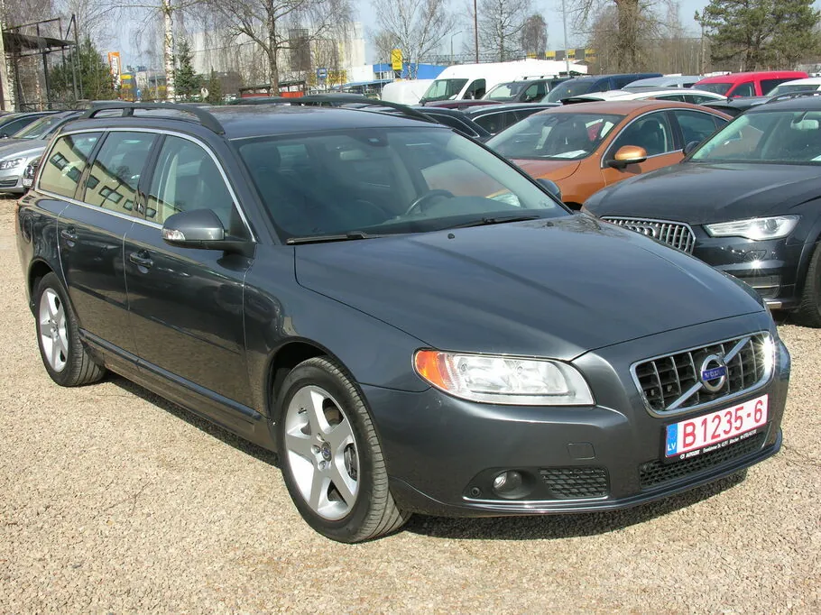Volvo V70 2010 photo 2