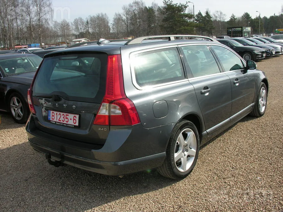 Volvo V70 2010 photo 3