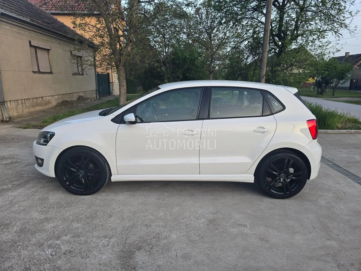 Volkswagen Polo 2015 photo 2