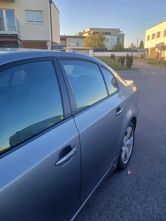 BMW 5 Series 2009 photo 2