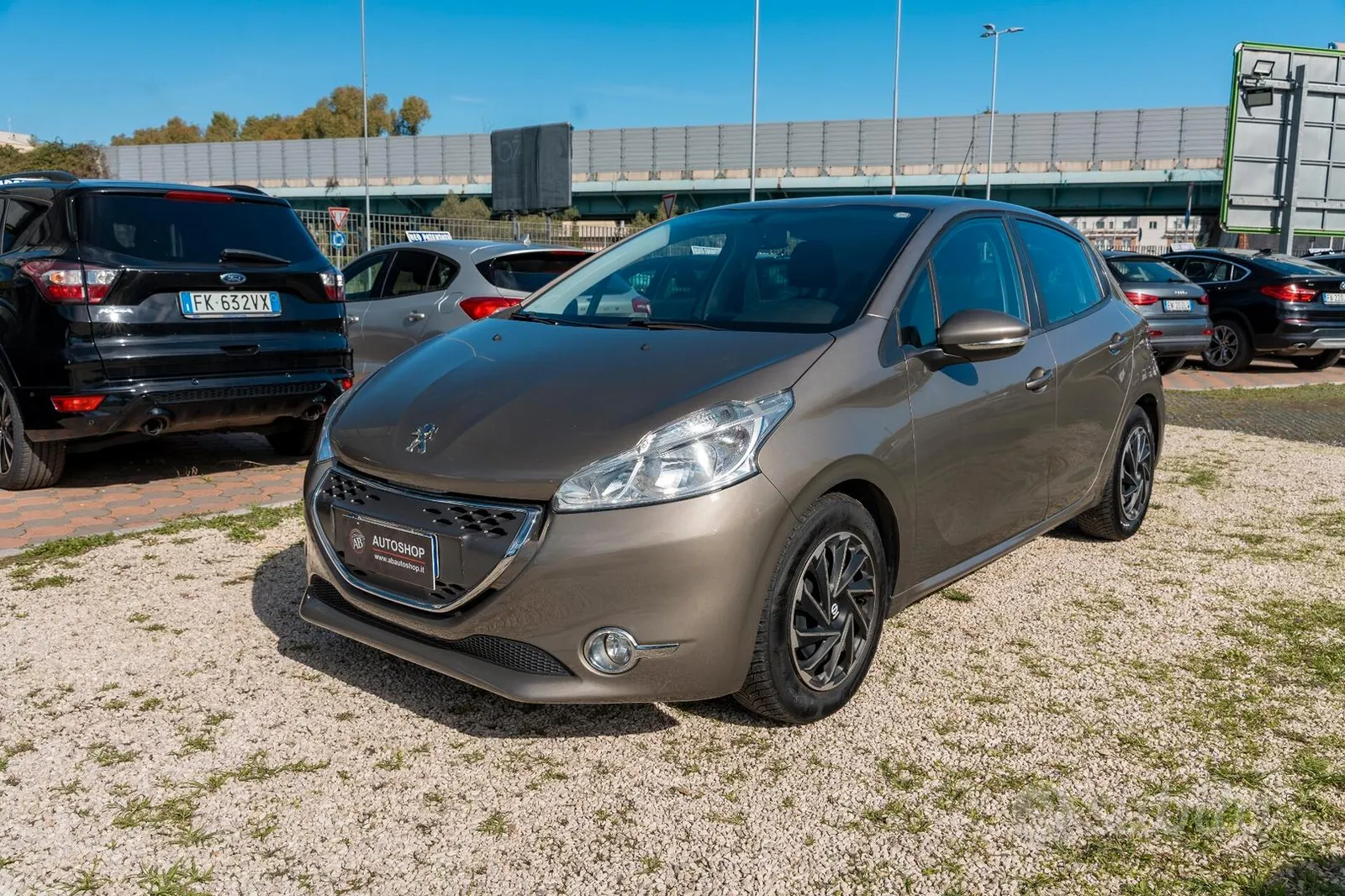 Peugeot 208 2013 photo 2