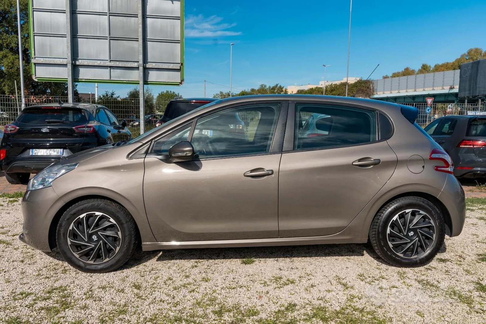 Peugeot 208 2013 photo 3