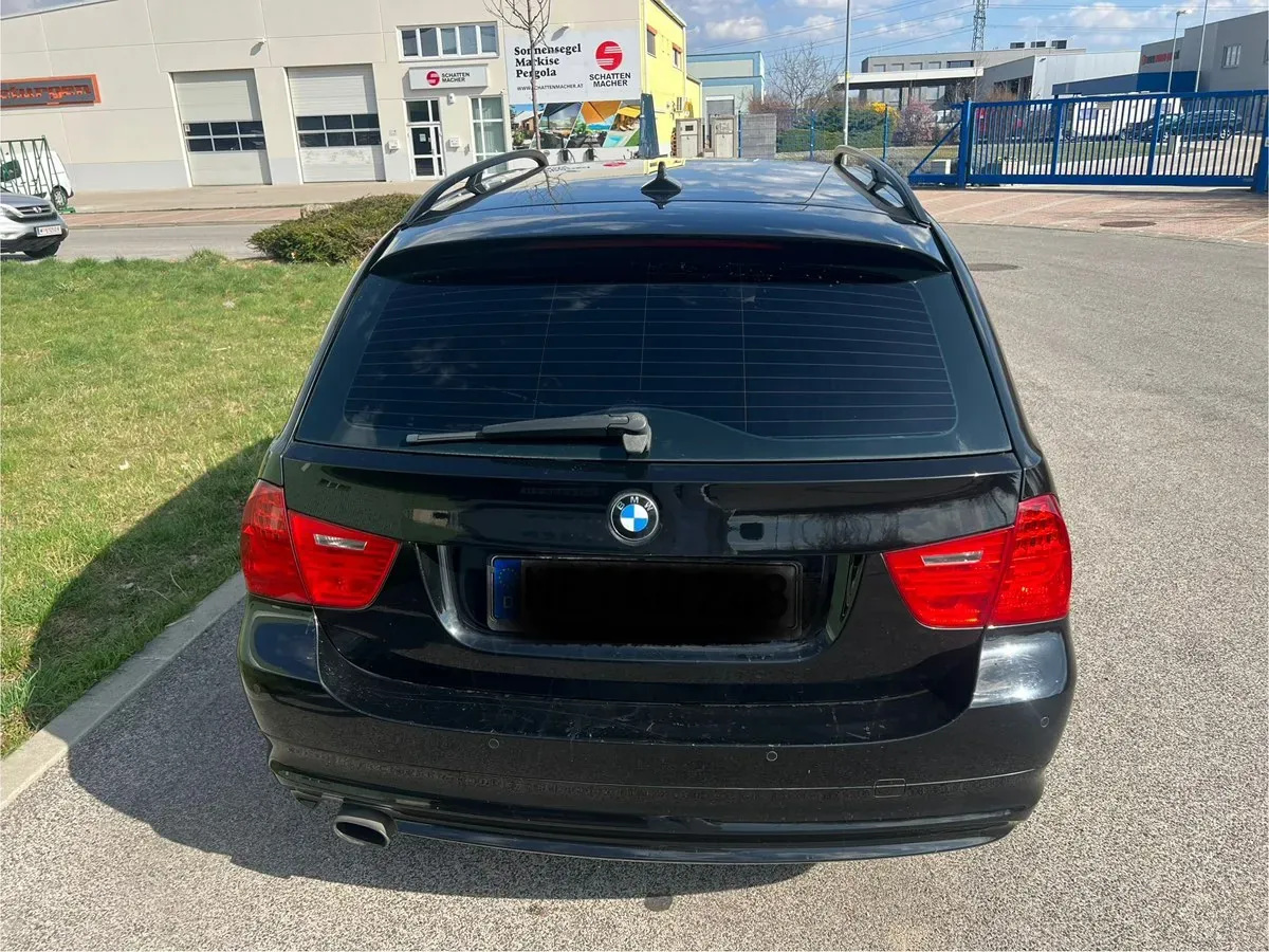 BMW 3 Series 2010 photo 3