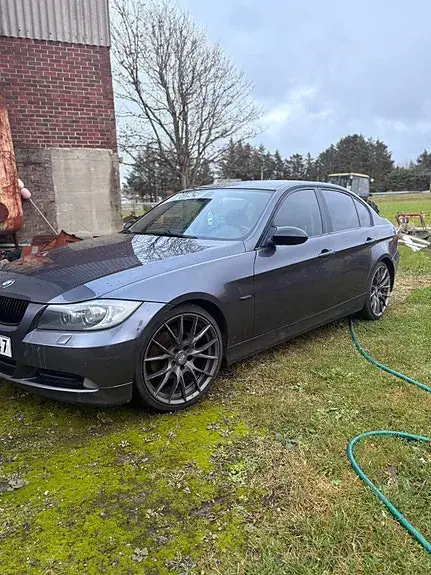 BMW 318D 2007 photo 2