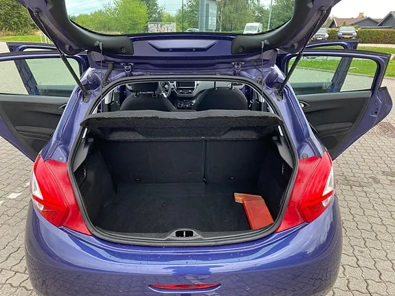 Peugeot 208 2014 photo 4